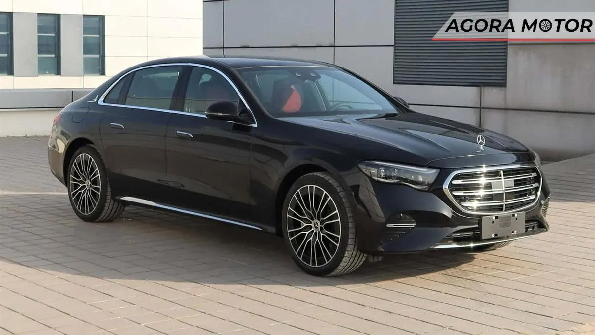 Mercedes Classe E 2024 exibe enfeites de capô e distância entre eixos alongada