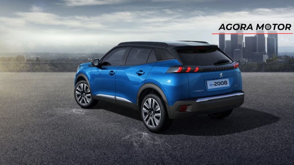 E-2008 azul 2024 estacionado