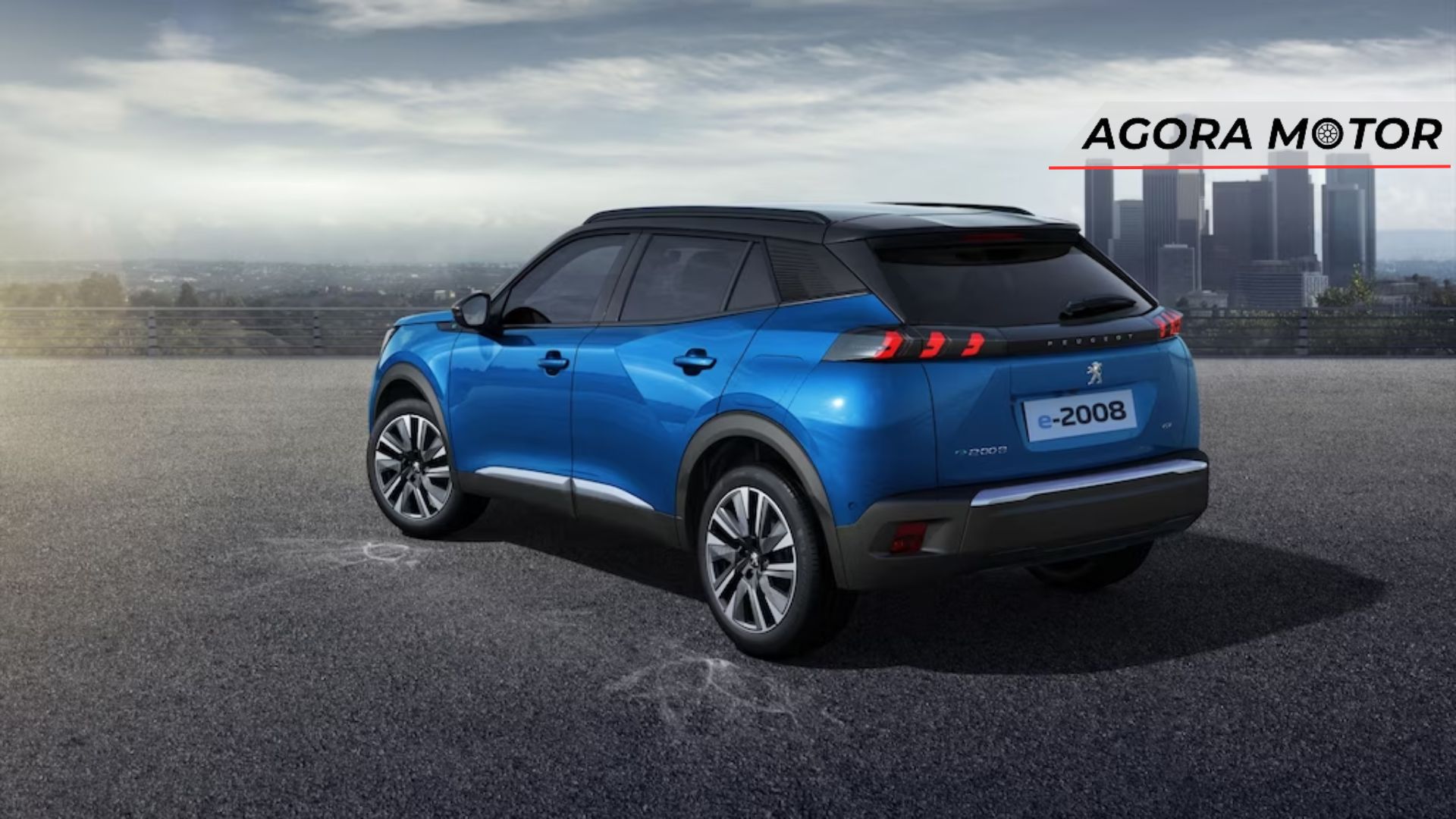 E-2008 azul 2024 estacionado