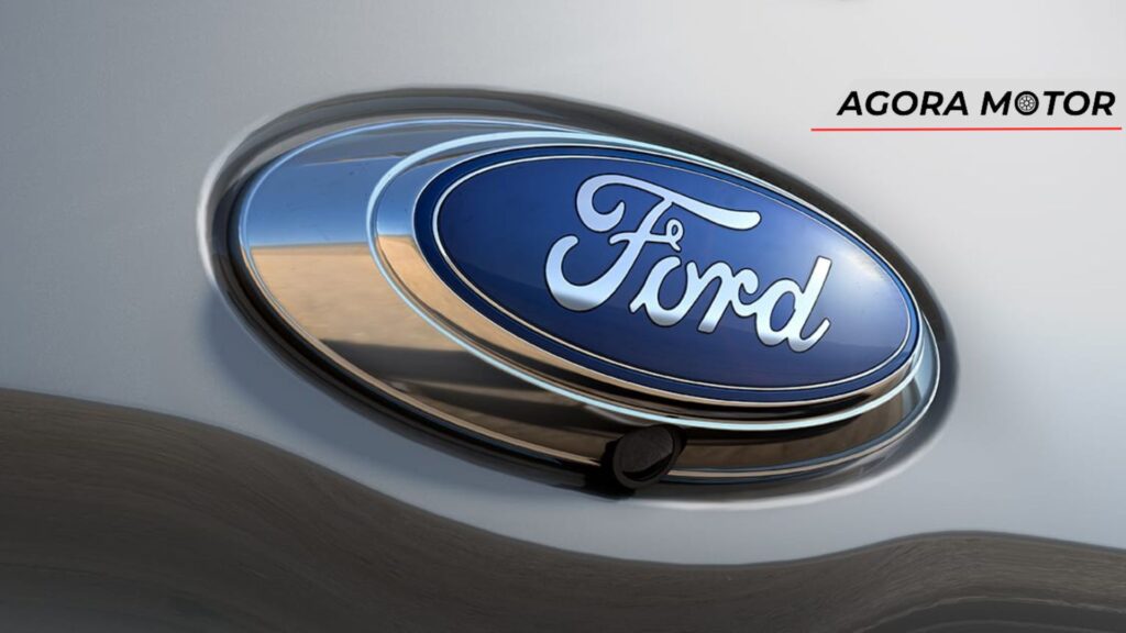 Logo da Ford com uma câmera de ré embaixo dela
