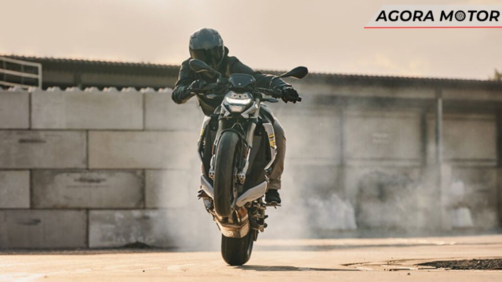 S 1000 R 2024 em movimento
