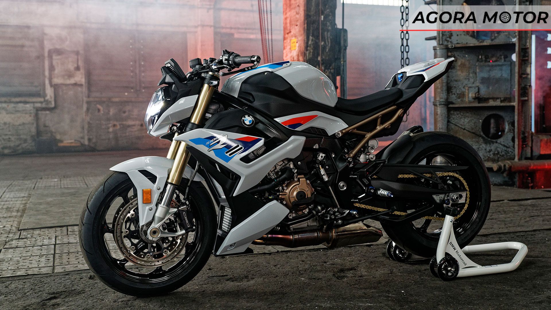S 1000 R 2024 com detalhes em branco