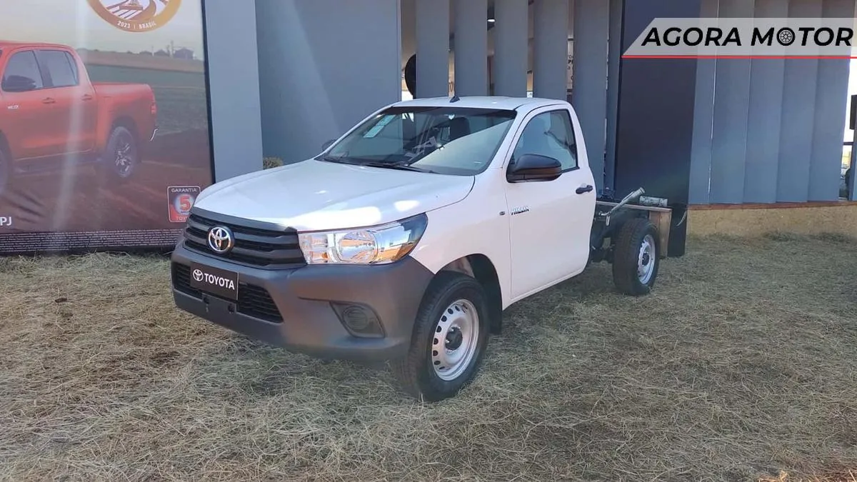 Toyota Hilux mais barata é a versão chassi (que vem sem caçamba): conheça a picape