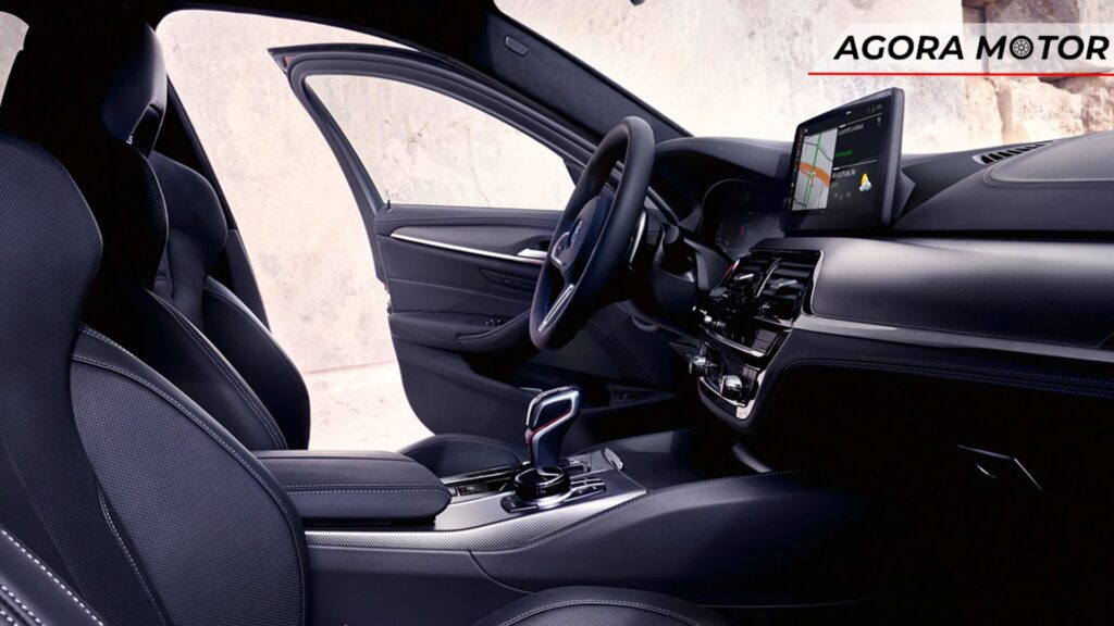 Parte interna da BMW M5.