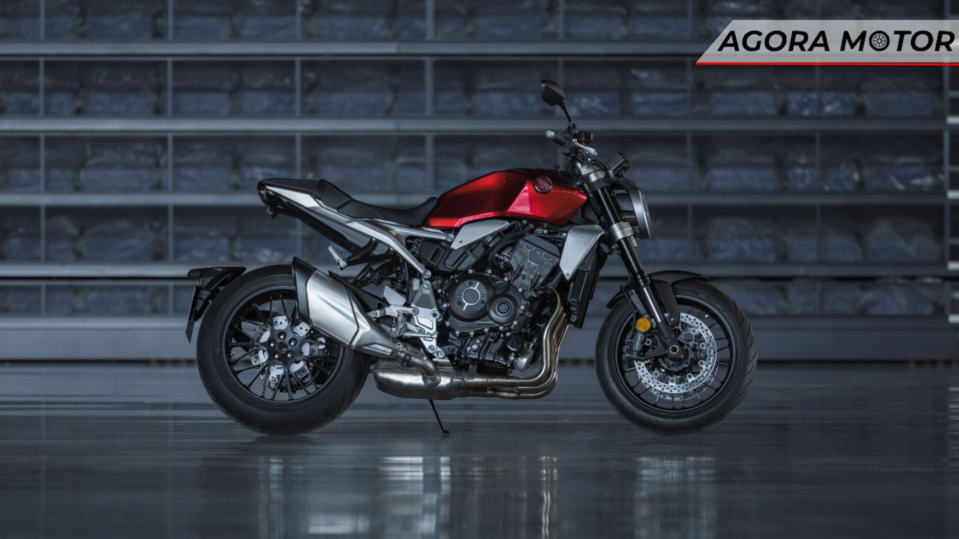 Lateral da CB 1000R.