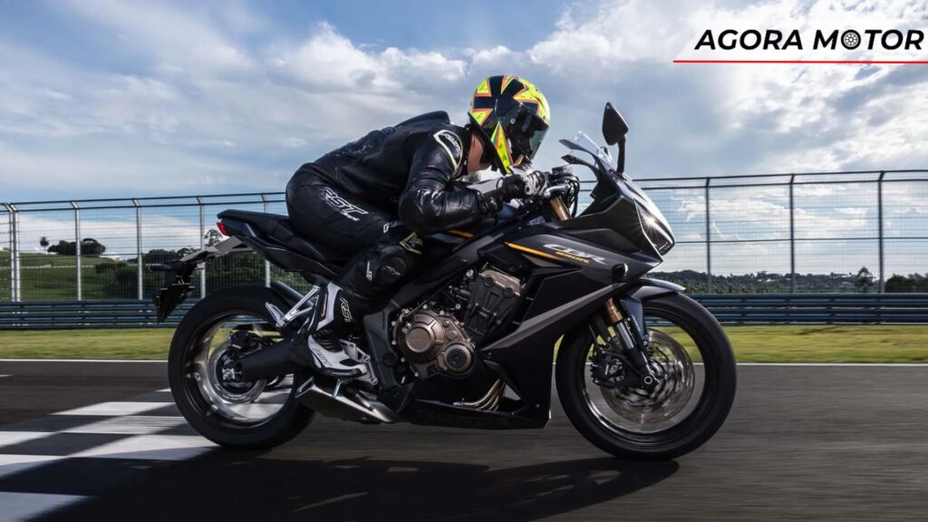 Honda CBR 650R preta.