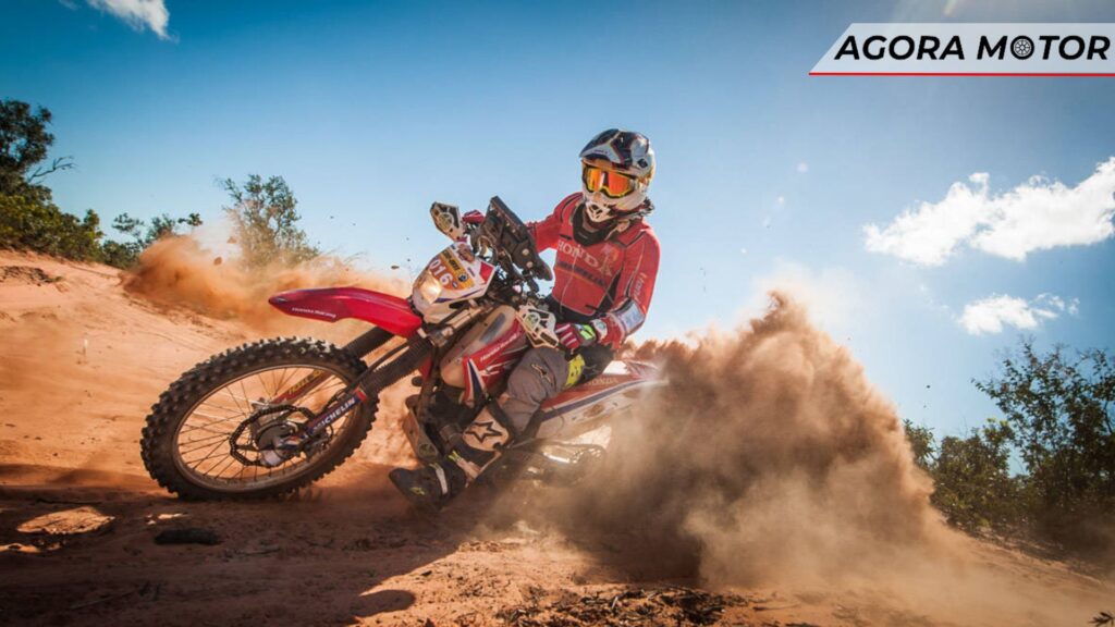 CRF 230F em rally.