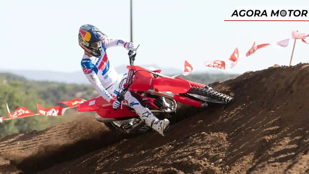 CRF 450 acelerando.