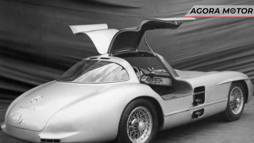 Mercedes-Benz 300 SLR Uhlenhaut Coupe