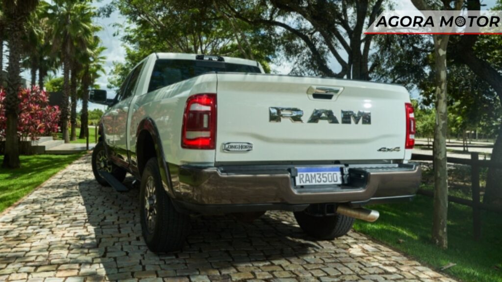 Traseira da RAM 3500.