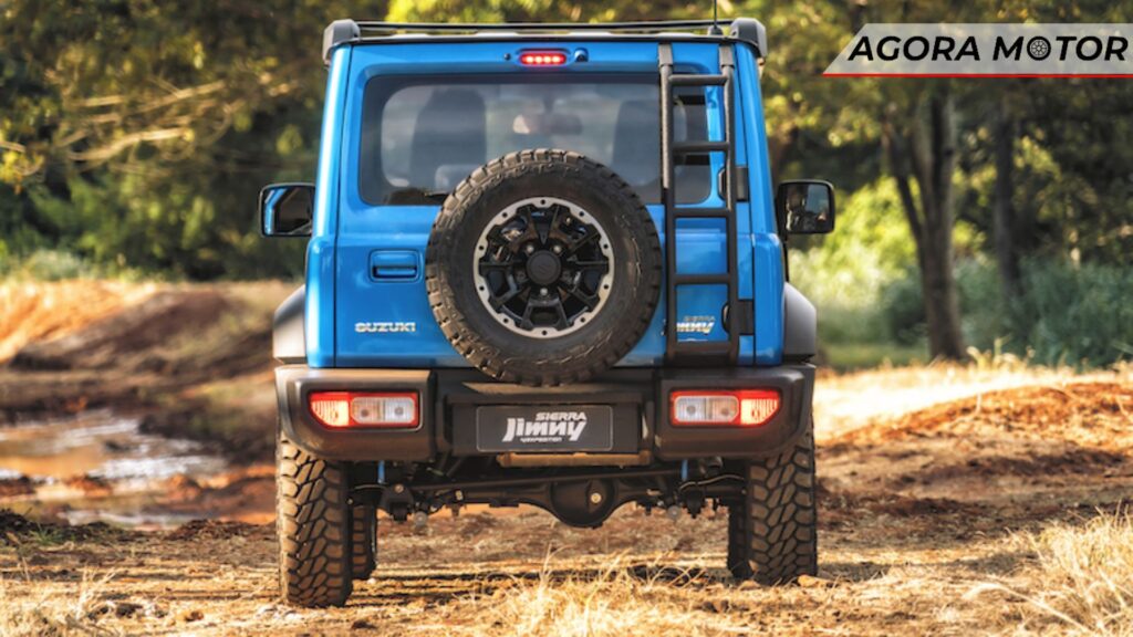 Traseira do Jimny 2024.