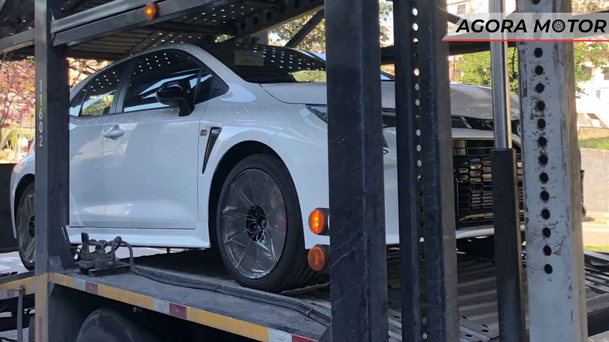 Toyota GR Corolla é flagrado no Brasil
