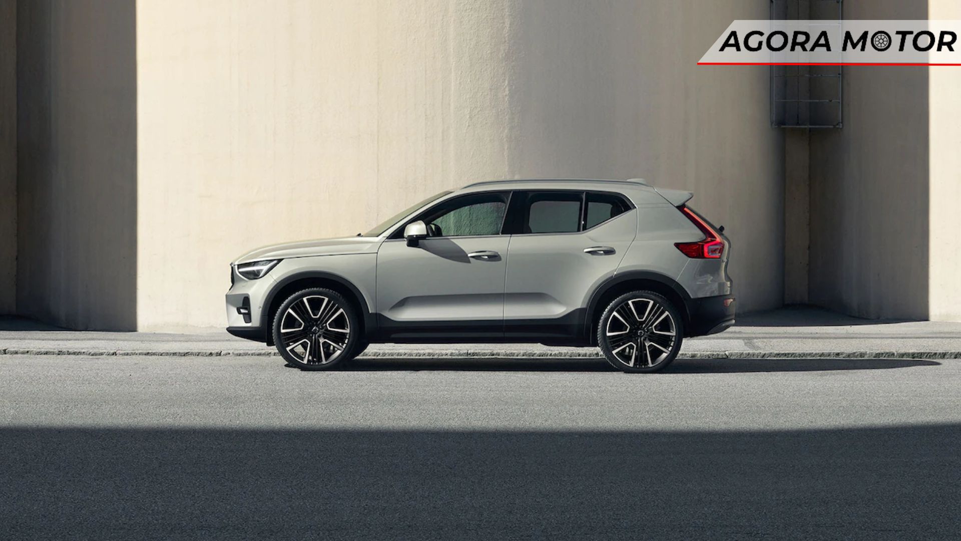 Lateral do Volvo XC40 2024.