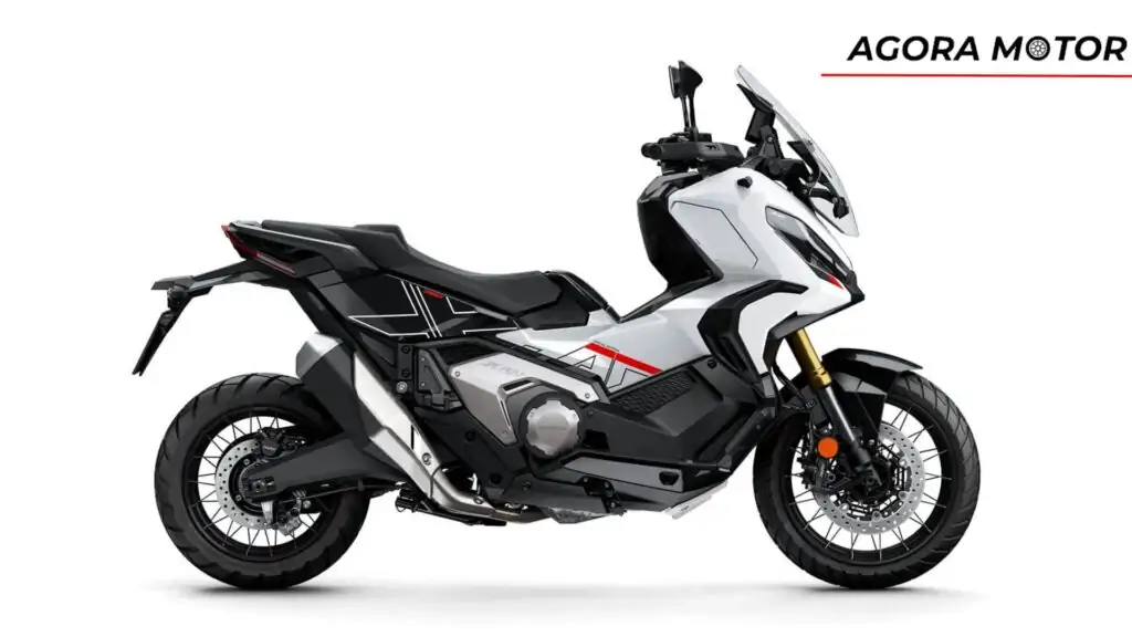 X-ADV 2024 na cor branca.