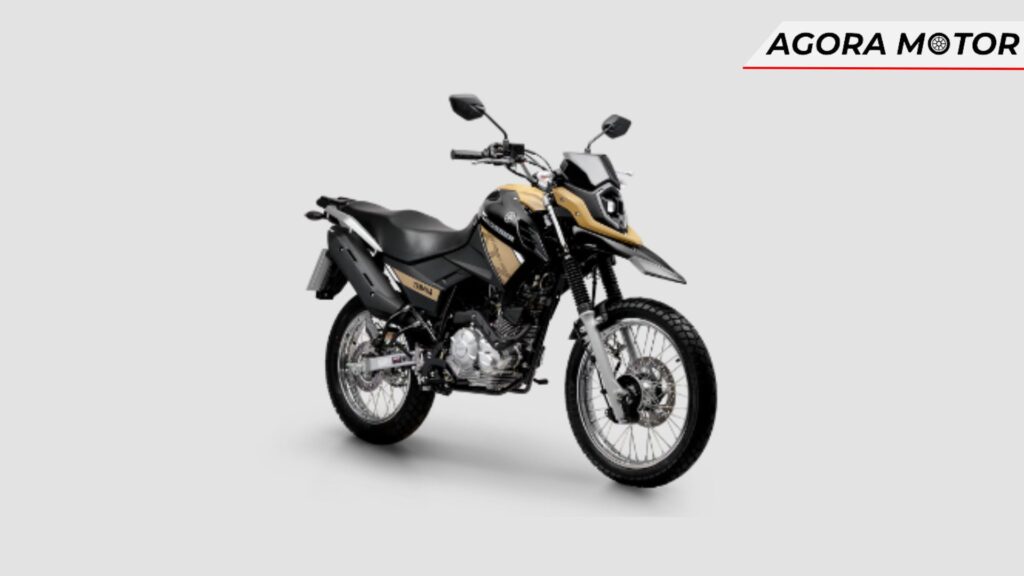 Crosser 2024 bege.