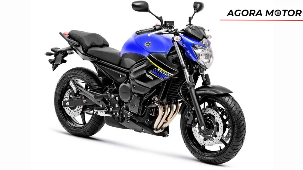 XJ6 na cor azul.