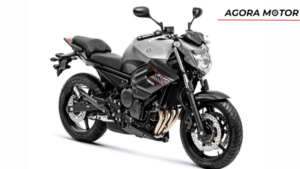 XJ6 cinza.