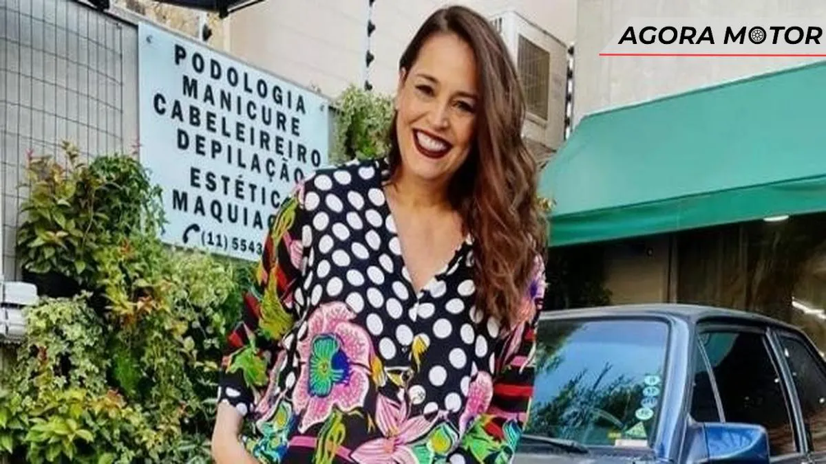 Atriz Suzy Rêgo ostenta seu Monza 95 nas redes, entre Ferrari e Mercedes