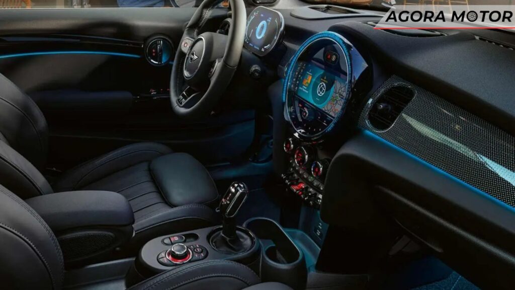 Interior de um MINI Cooper 2024