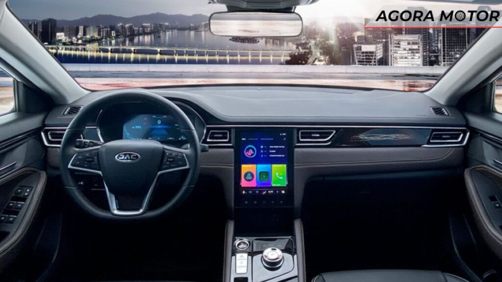 Interior de uma e-J7 2024