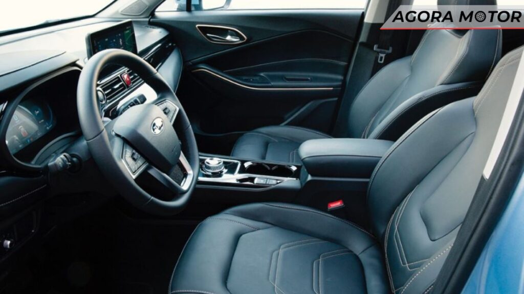 Interior de um E-JS4 2024 com foco no colante e nos detalhes