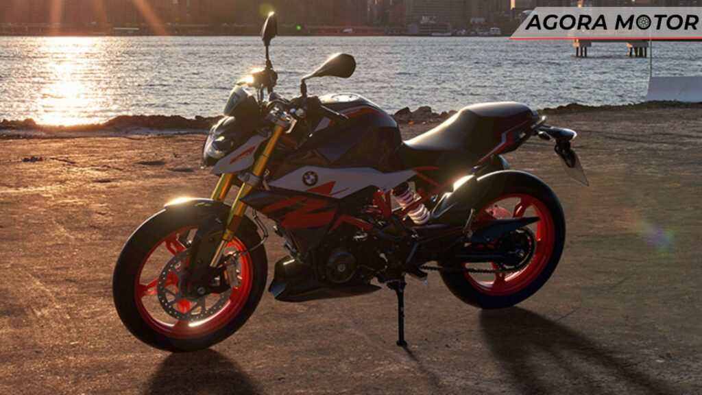 G 310 R 2024 estacionada