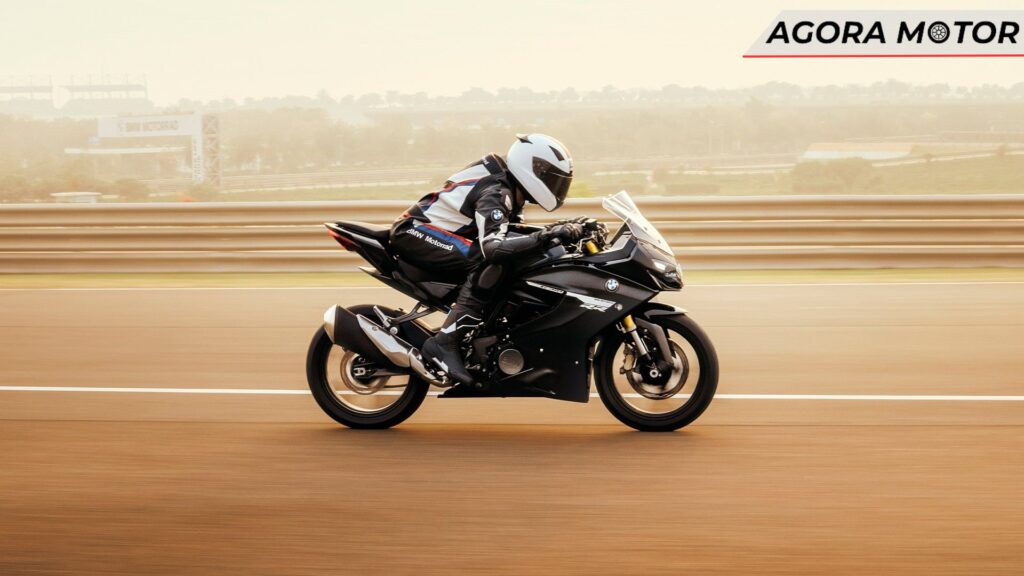 Uma G 310 RR 2024 em movimento