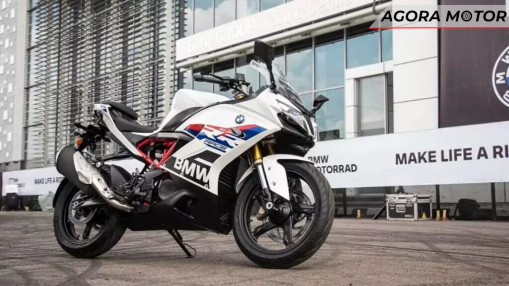 G 310 RR 2024 branca estacionada