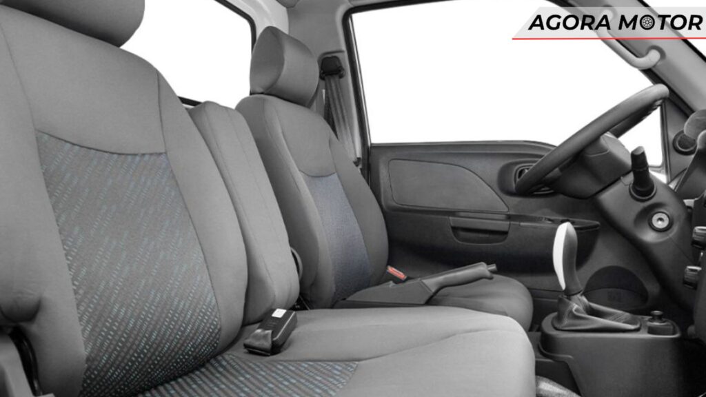 Bancos da frente de um iEV 350T 2024