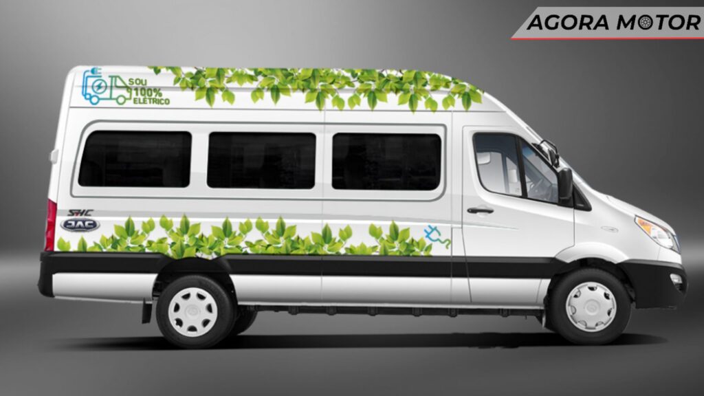 Foto lateral de um iEV 750V 2024