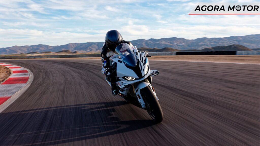 S 1000 RR 2024 em movimento