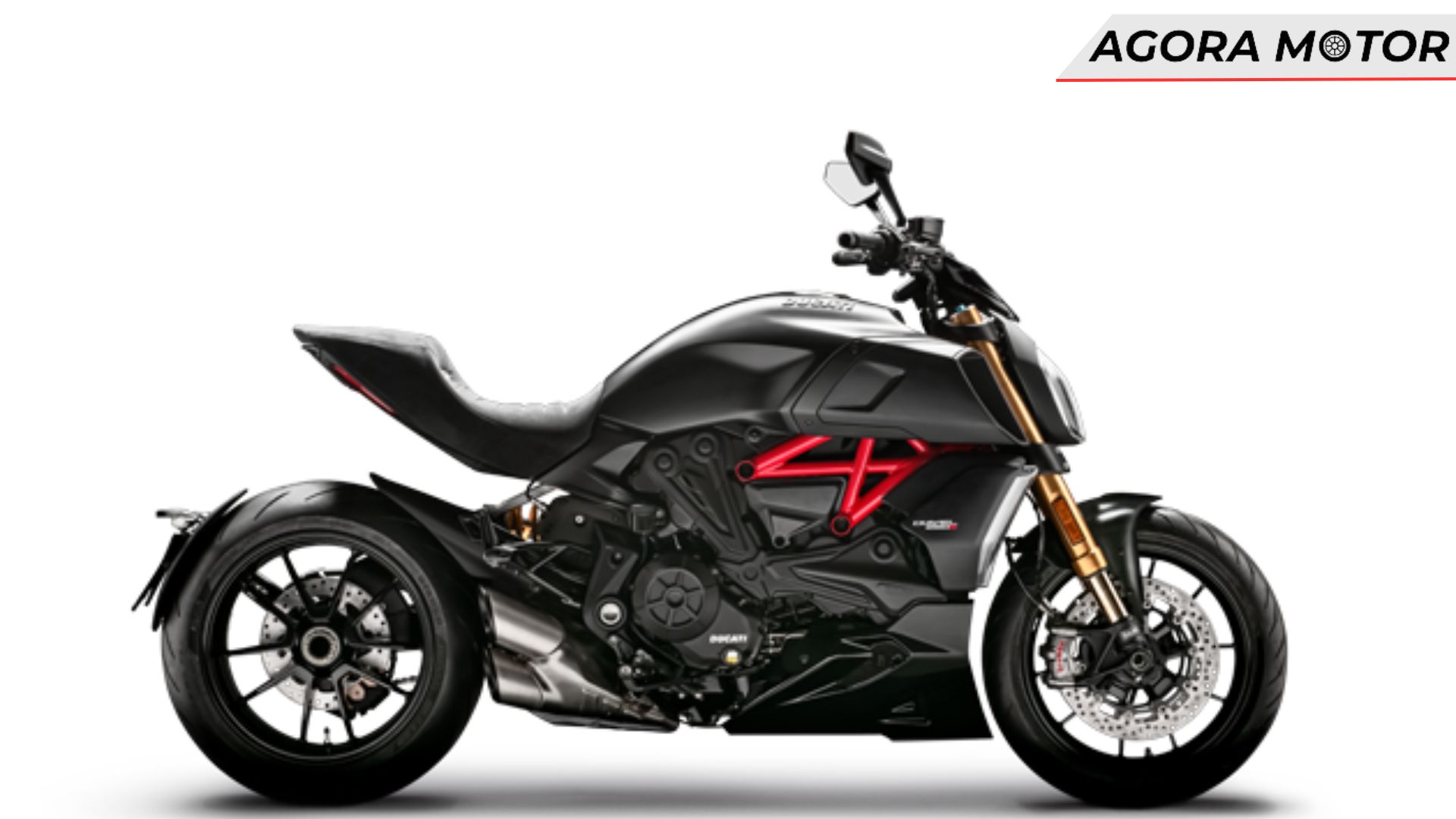 Foto lateral de uma Diavel 1260 S 2024