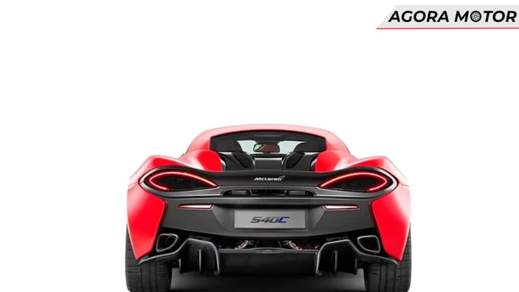 Foto traseira de um McLaren 540C 2024