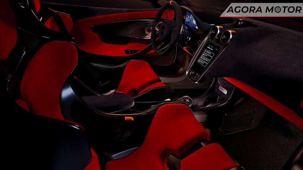 Interior de um McLaren 600LT 2024