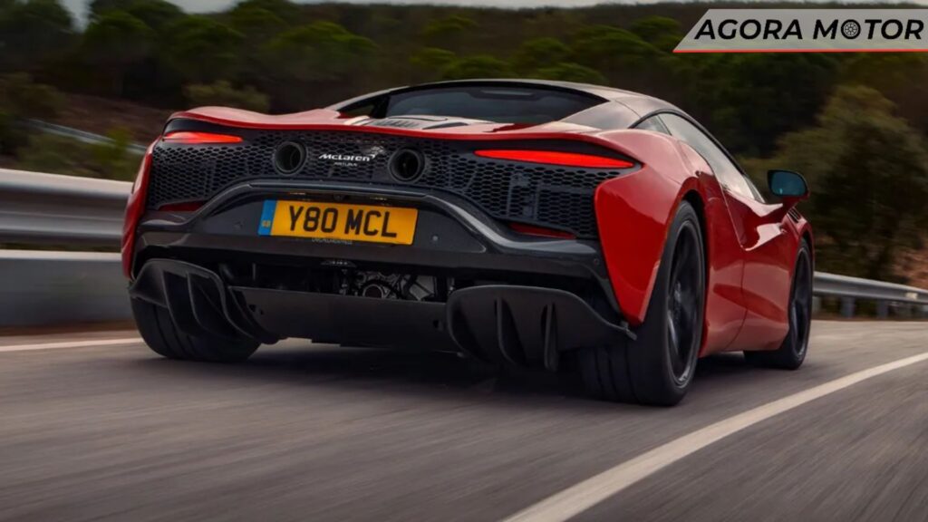 Traseira de um Artura 2024