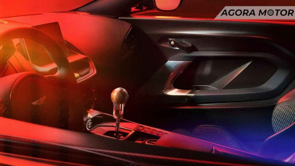 Aston Martin lança modelo Valour com modos Sport, Sport+ e Track e suspensão sob medida