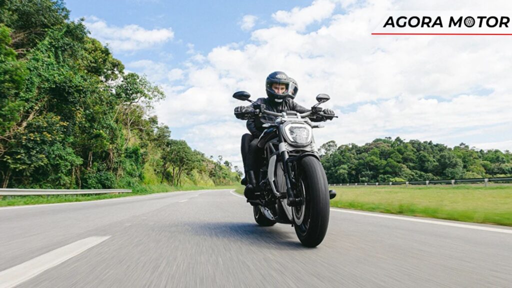 Frente da Ducati XDiavel 2024.