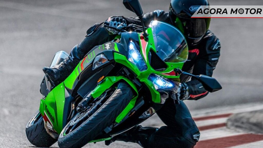 Ninja ZX-6R em uma curva.