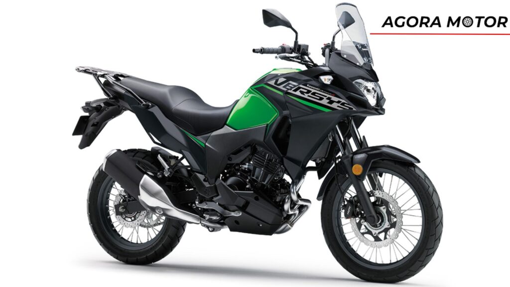 Versys-X na cor verde.