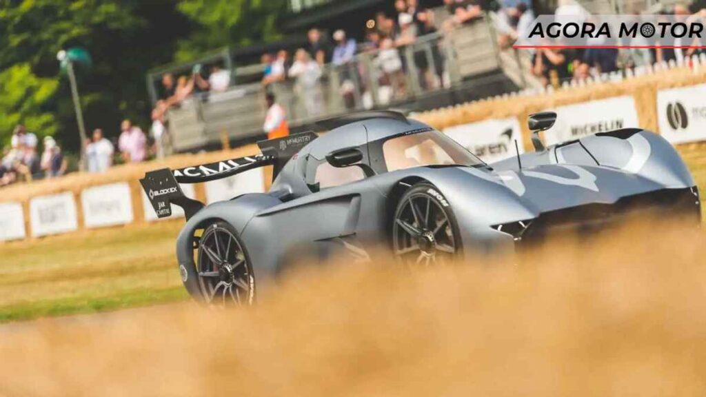 McMurtry Speirling acelera muito, mesmo em pista molhada!