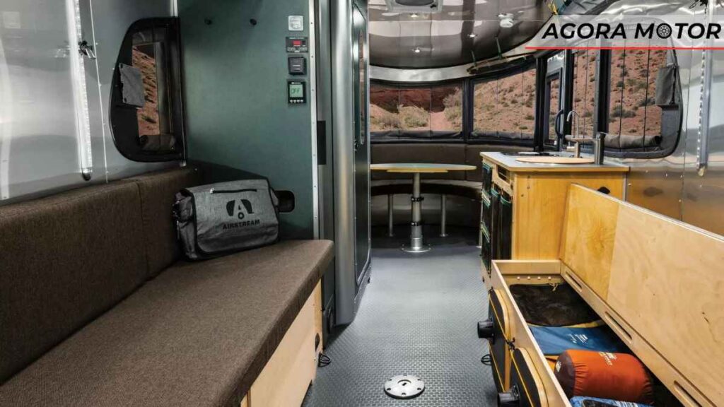 Modelo eco-friendly da REI Co-op: sustentabilidade em um trailer compacto