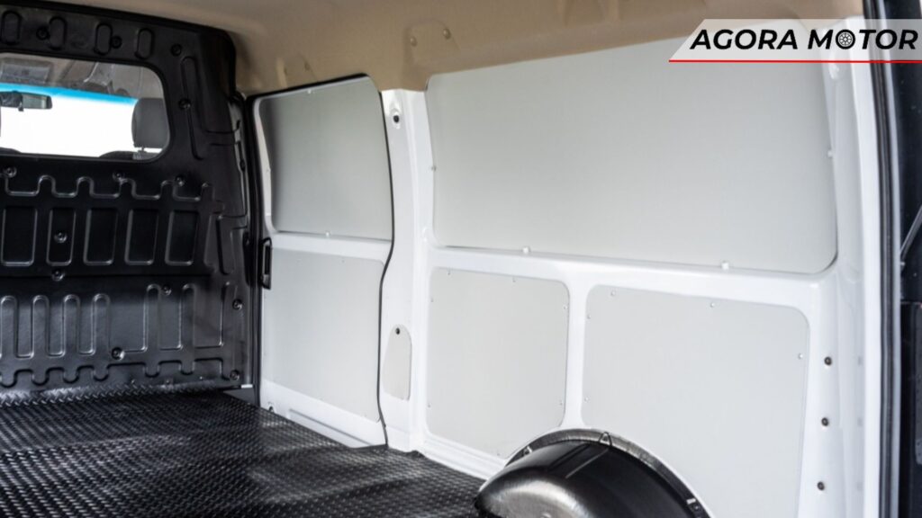 Parte interna da van.