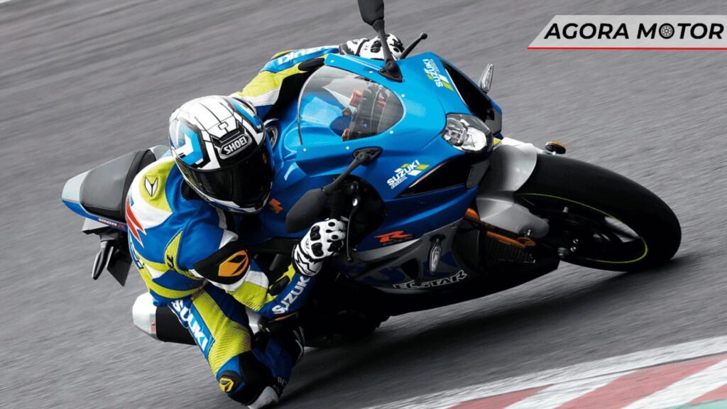 Design esportivo da moto.