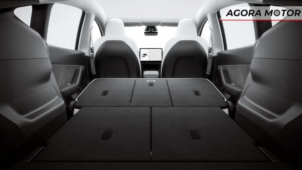 Parte interna do Model Y.