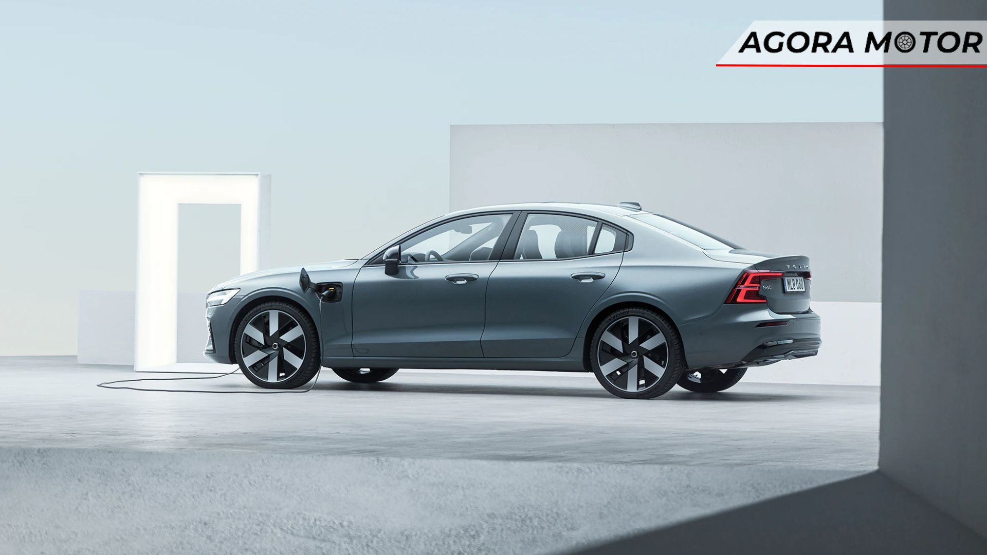 Lateral do Volvo S60 2024.