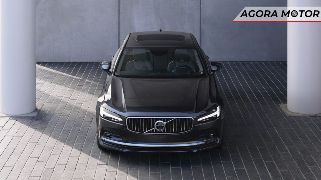 Frente do Volvo S90 2024.