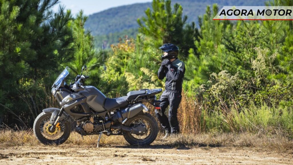 Lateral da Yamaha XT 1200 Z Super Ténéré 2024.