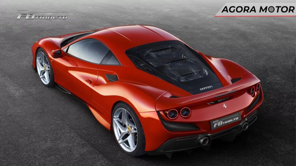 Foto traseira de uma Ferrari F8 2024