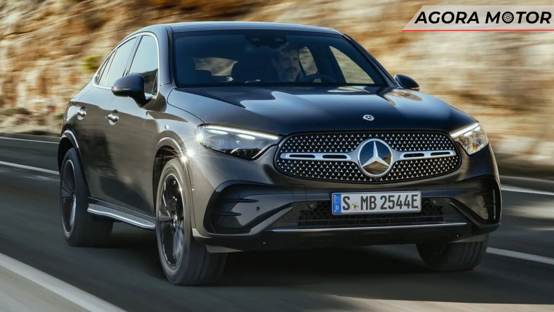 GLC 2024 preto em movimento