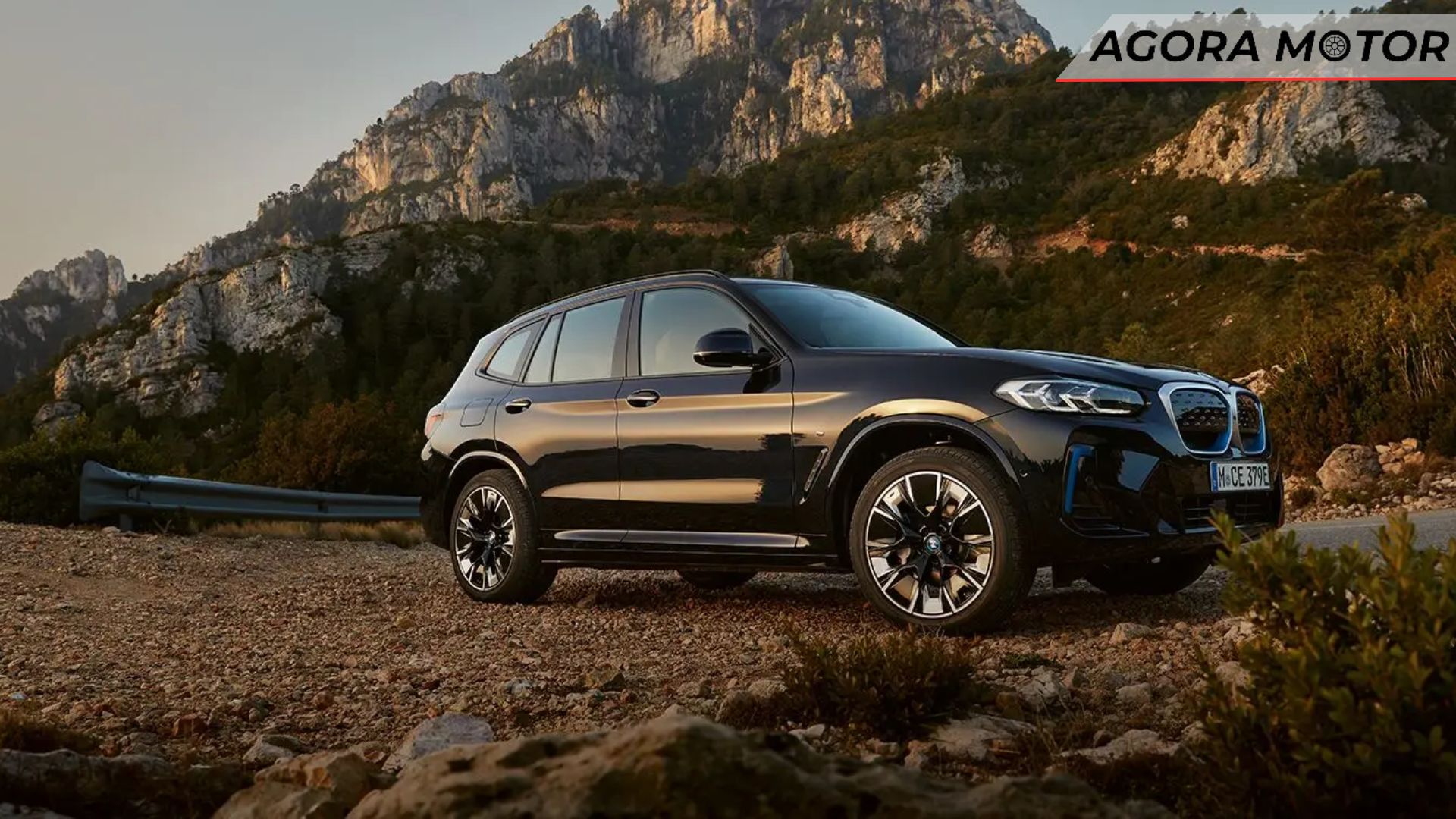 Foto de um iX3 2024 preto